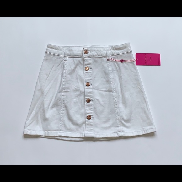 Dresses & Skirts - White buttoned down mini skirt new with tags